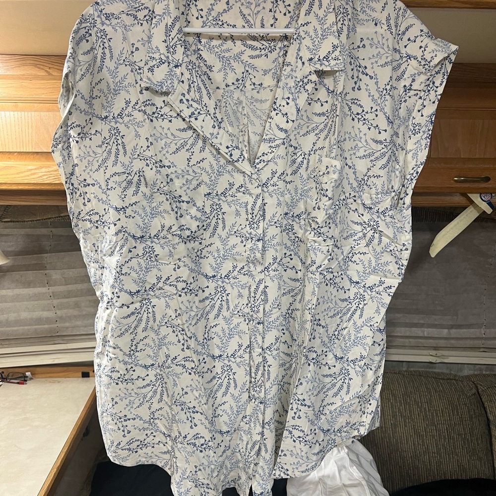 JACHS Girlfriend Navy and White Floral Blouse